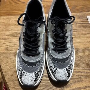 Gianni Bini Women's Snake Print Lace Up Cushioned Sneakers Gray Black Silver